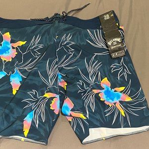 Hawaiian Billabong Stretch Board Shorts & free Stance Socks